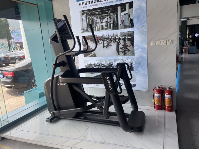 椭圆机.jpg 椭圆机.jpg